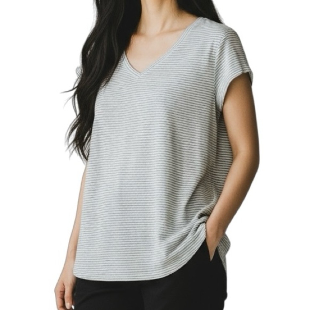 Tahari Linen Capped sleeve t-shirt V-neck Lt blue stripes Women’s L Lightweight